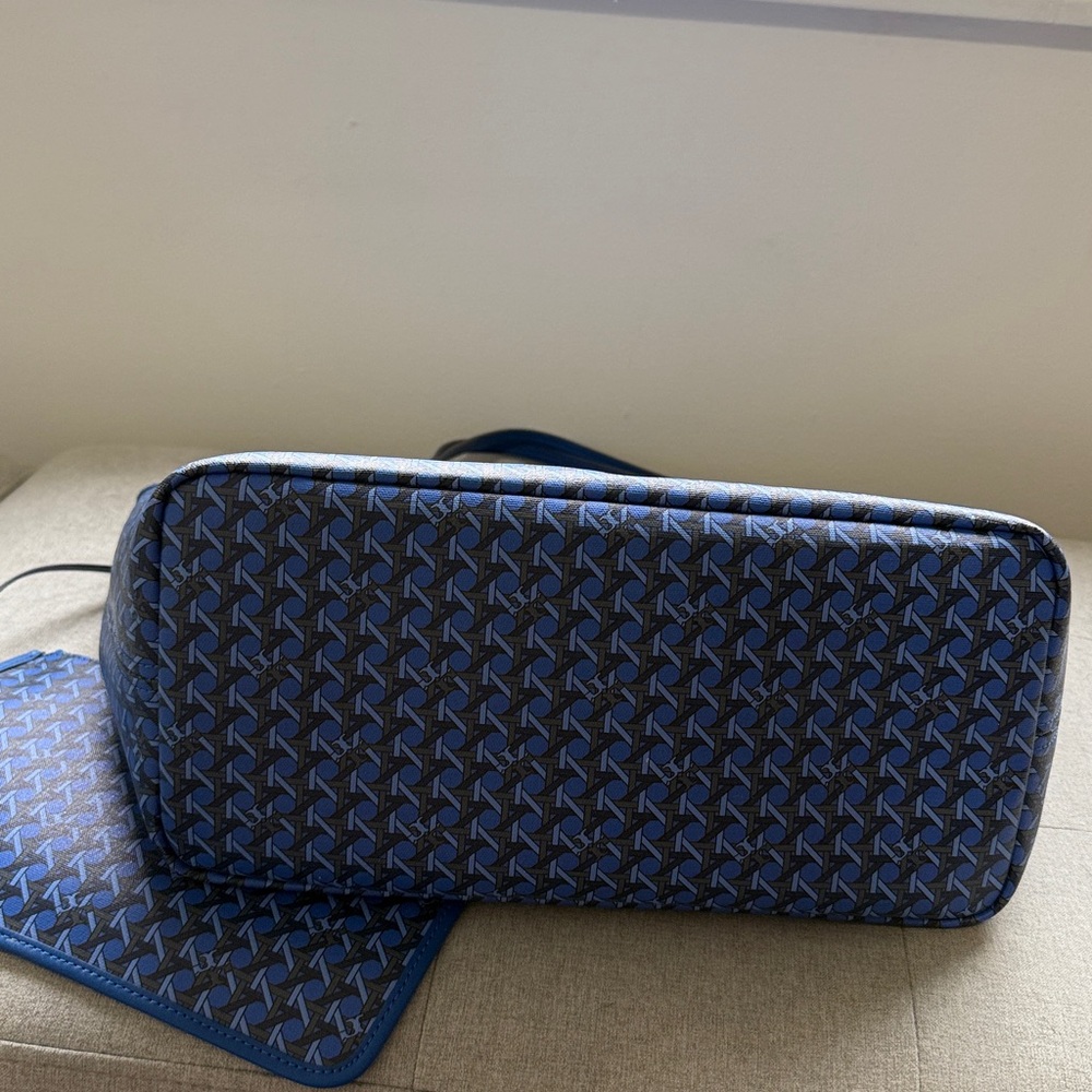 Tory Burch Patterned Tote with Matching Wristlet - Picture 6 of 6